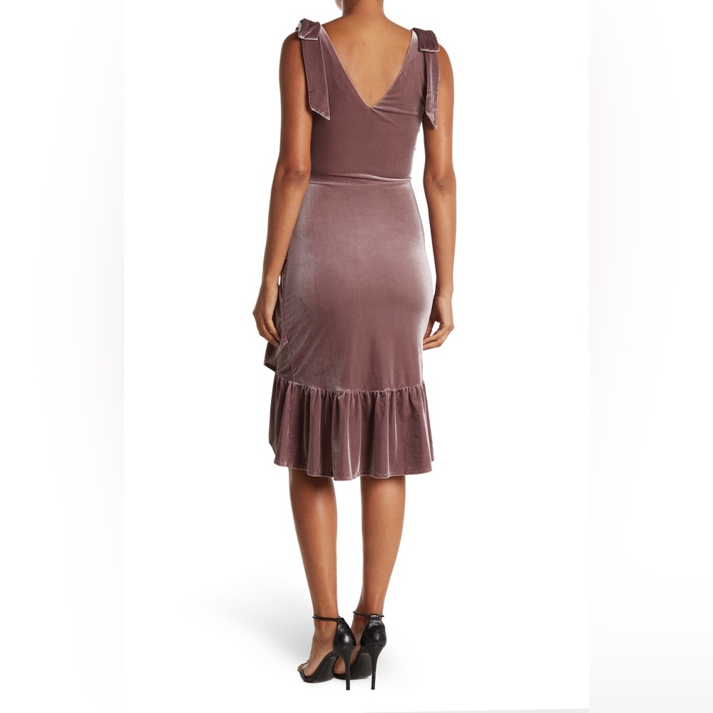 Lucy Paris Women’s Valerie Bow Strap Ruffled Velvet Dresss - XS
